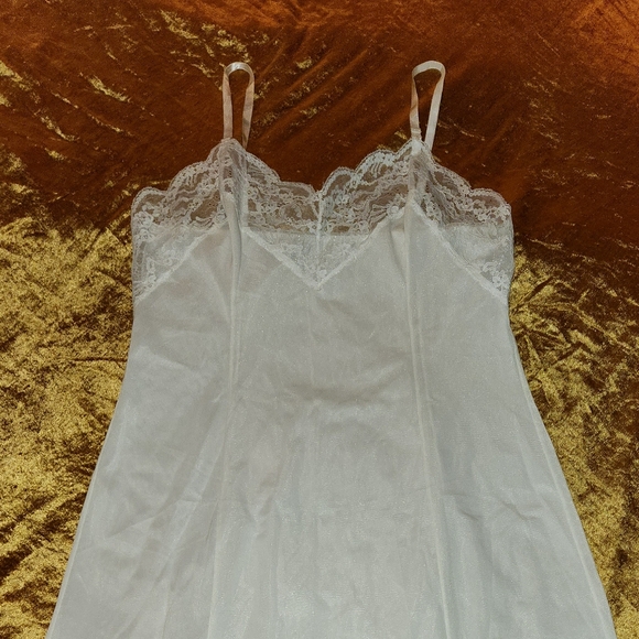 Vintage 1970s White Lace Accented Slip Dress by Wonder Maid - Picture 4 of 11